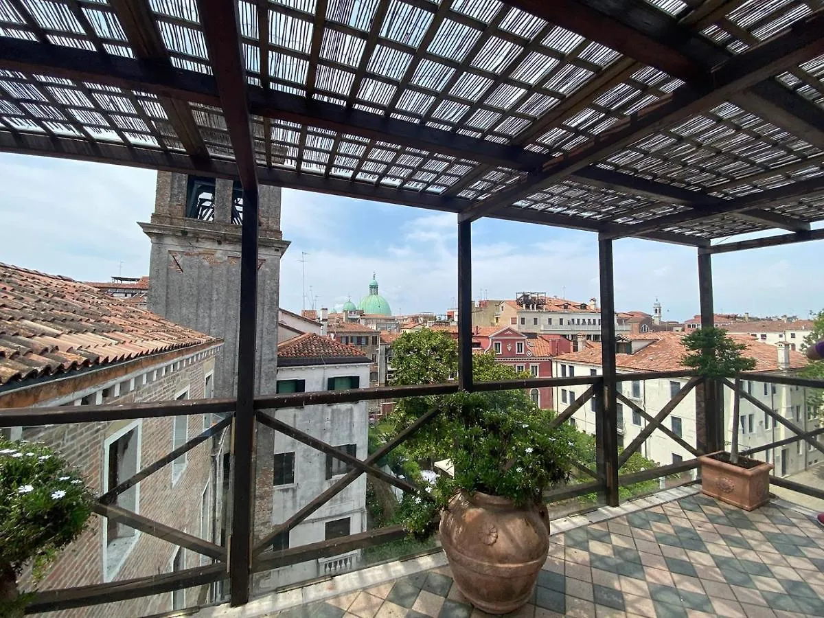 Hotel Ai Due Fanali Venezia 3*,